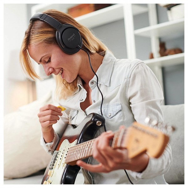Rode RH-5 Headphones - Lifestyle 4
