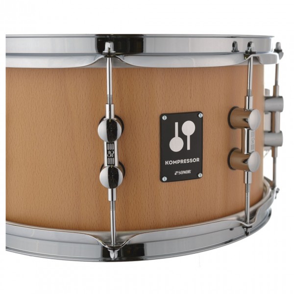 Sonor Kompressor 13 x 7" Natural Beech Snare Drum - Badge Detail