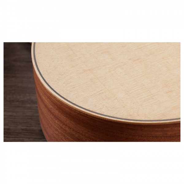 Taylor GS Mini Sapele, Natural - Lifestyle 2