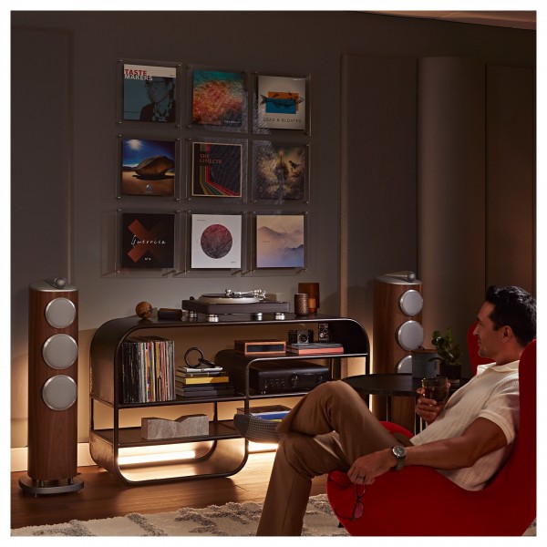 Denon DP-3000NE Premium Direct-Drive Turntable - lifestyle
